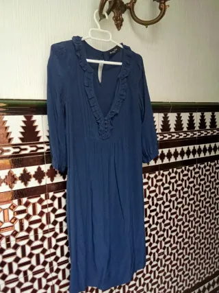 Vestido camisero azul con volantes