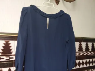 Vestido camisero azul con volantes