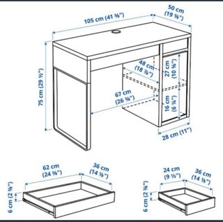Escritorio blanco con estantería y silla