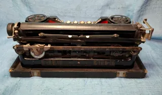 Macchina da scrivere Underwood Standard