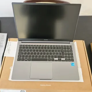 Samsung Galaxy Book 4 i3