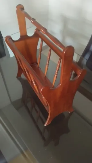 Revistero de madera