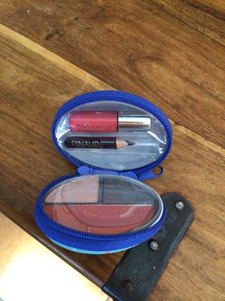 Monedero/ neceser mini con maquillaje Pinaud