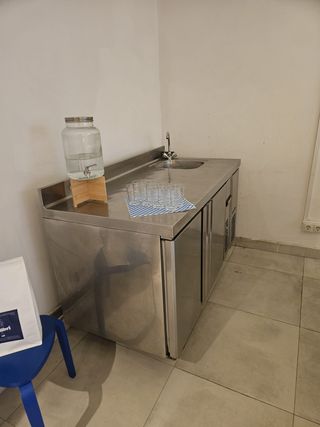 Mesa Fría 2 Puertas con Fregadero