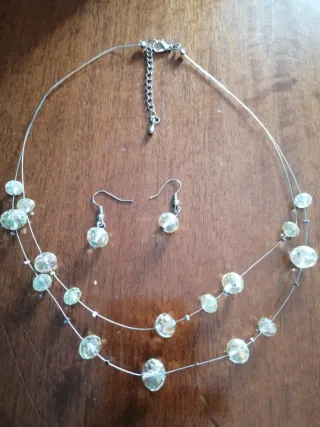 Set collana e orecchini con cristalli