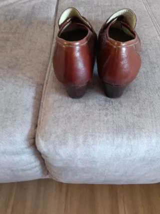 Zapatos de piel cerrados para señora