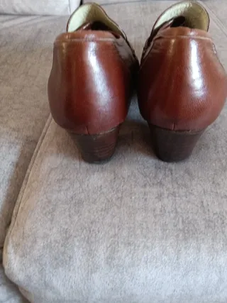Zapatos de piel cerrados para señora