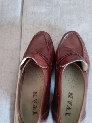 Zapatos de piel cerrados para señora