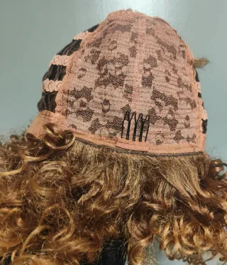 Peluca rizada castaña y rubia