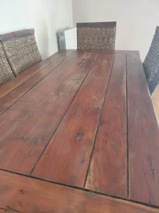 Mesa de madera con 6 sillas