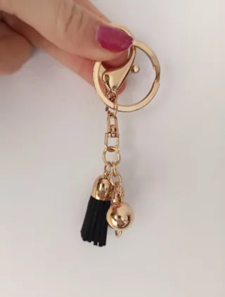 Colgante llavero con borla negra y dorada