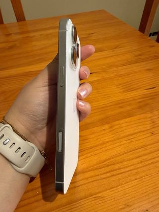 iPhone 16 Pro Max Plata Como Nuevo 100% bateria.