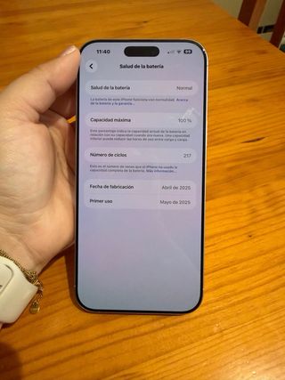 iPhone 16 Pro Max Plata Como Nuevo 100% bateria.