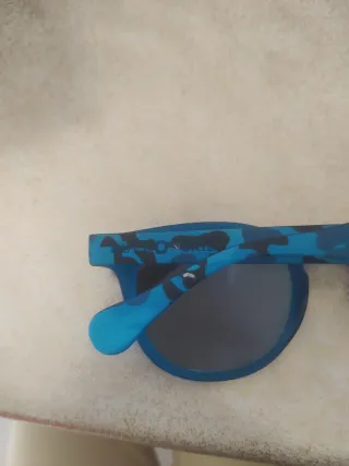 Occhiali da sole blu militare