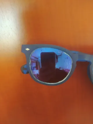 Occhiali da sole blu militare