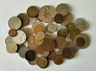 Scatola con 50 monete