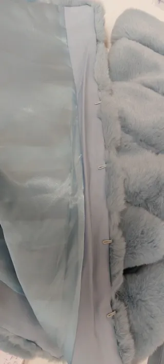 Pelliccia ecologica azzurra