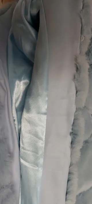 Pelliccia ecologica azzurra