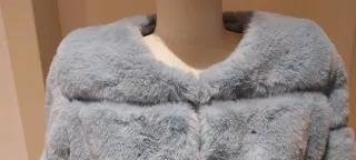 Pelliccia ecologica azzurra