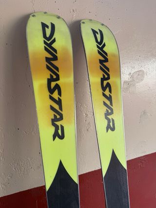 Esquís Dynastar 162cm con fijaciones Look