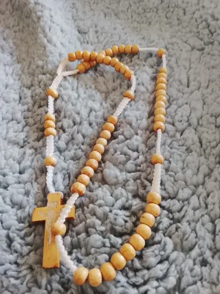 Collar de cuentas marrón y gris