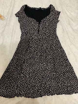 Vestido Bershka floral negro y rosa