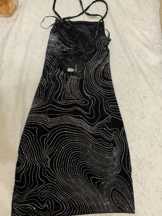 Vestido Bershka floral negro y rosa