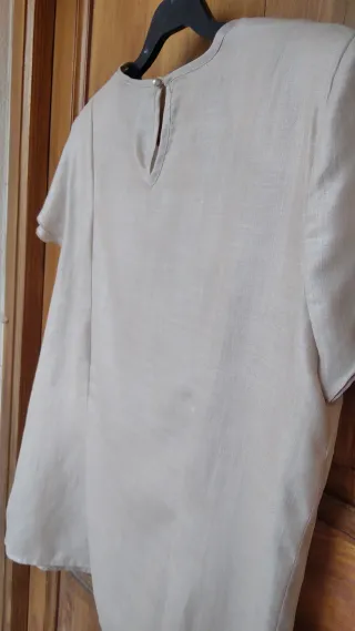 Blusa beige con volantes