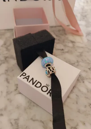 Lote 2 Charms Pandora con ópalo y con Turquesa.