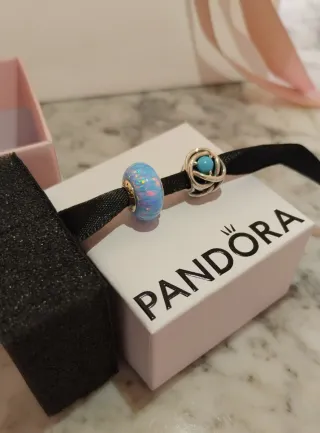 Lote 2 Charms Pandora con ópalo y con Turquesa.