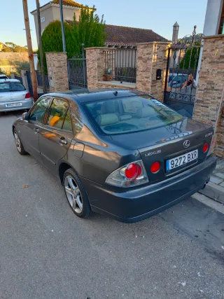 Lexus IS 2002