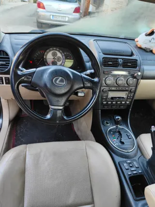 Lexus IS 2002
