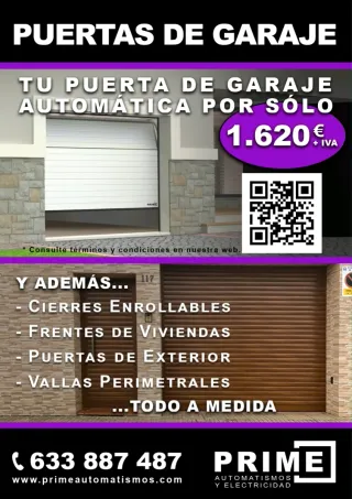 Puerta exterior metálica y valla