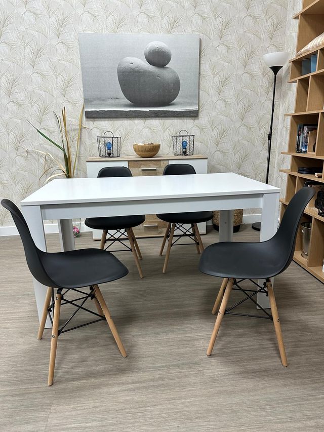 Mesa y 4 Sillas Comedor