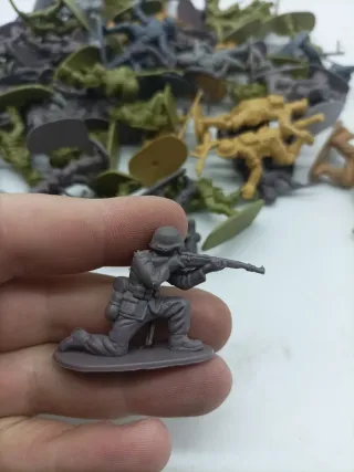 Lotto di soldatini di plastica vintage