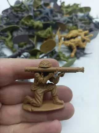 Lotto di soldatini di plastica vintage