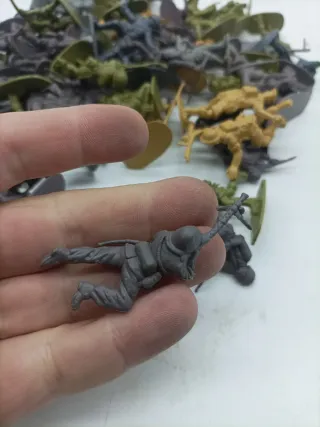 Lotto di soldatini di plastica vintage