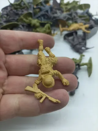 Lotto di soldatini di plastica vintage