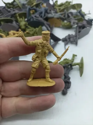 Lotto di soldatini di plastica vintage