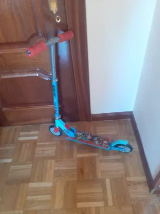 Patinete infantil regulable en altura