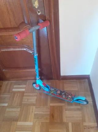 Patinete infantil regulable en altura