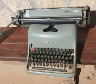 Máquina de escribir Olivetti Lexicon 80
