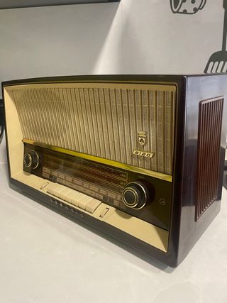 Radio antigua GRUNDIG 2120