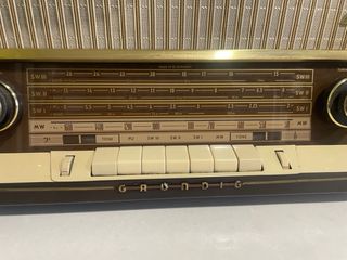 Radio antigua GRUNDIG 2120