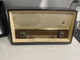 Radio antigua GRUNDIG 2120