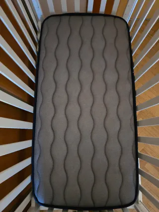 Cuna blanca con colchón de invierno y verano!