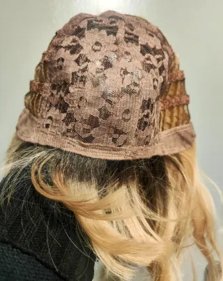 Peluca rubia ondulada