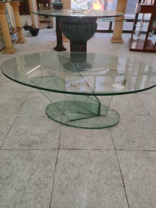 Mesa de cristal ovalada