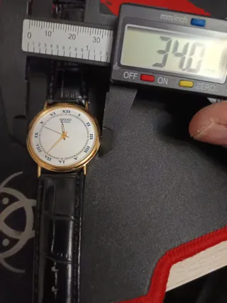 Reloj Seiko Quartz Clásico Dorado y Negro