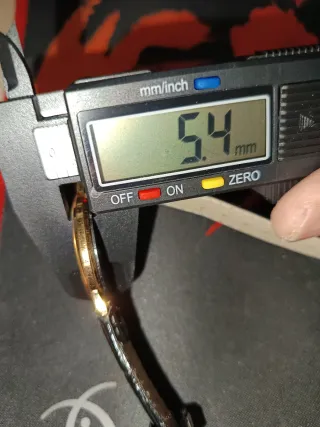 Reloj Seiko Quartz Clásico Dorado y Negro